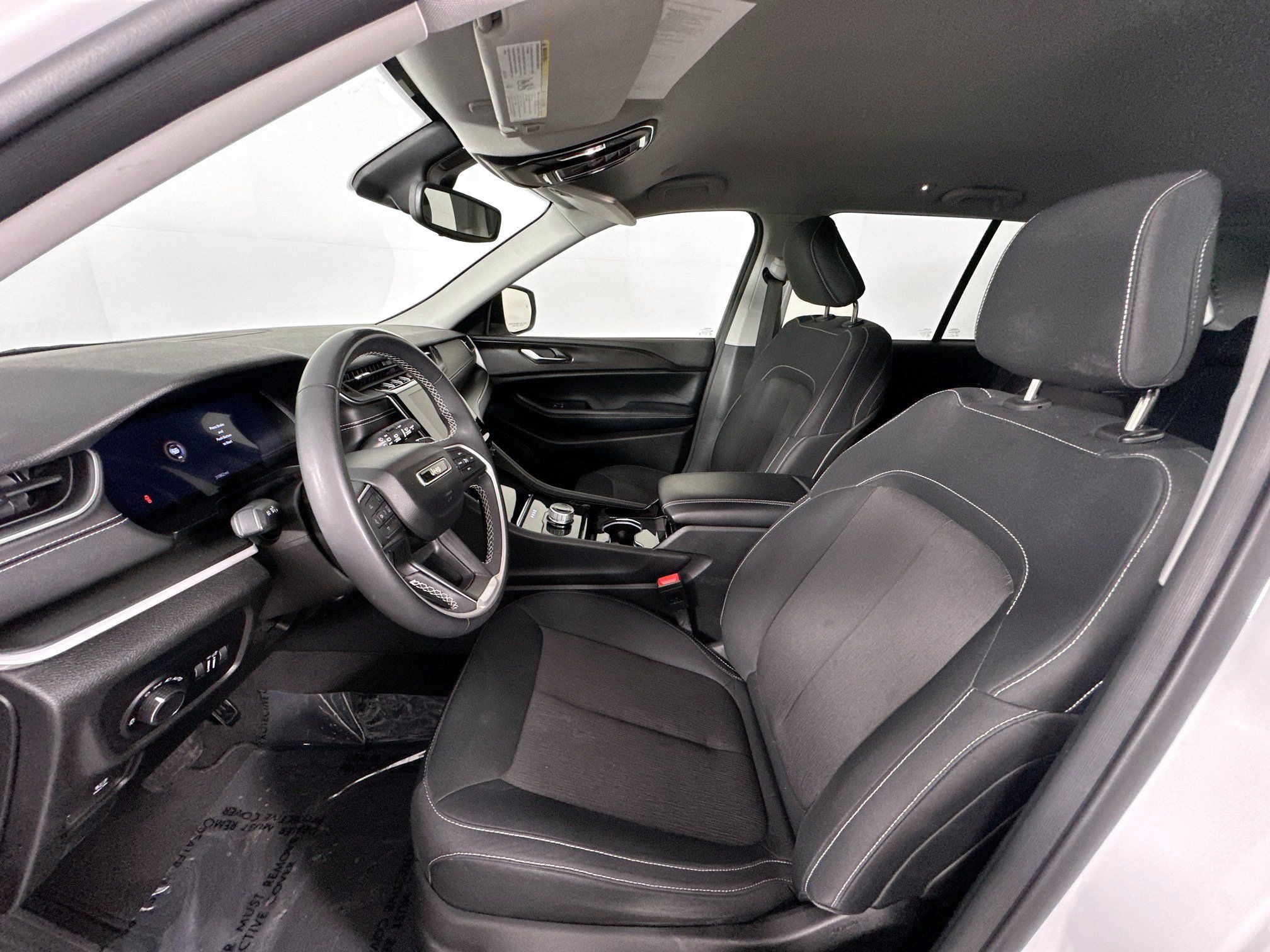 Used 2023 Jeep Grand Cherokee Laredo AWD/4WD image 19