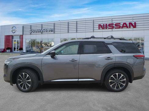 New 2026 Nissan Pathfinder Platinum w/ Accent Package FWD image 8
