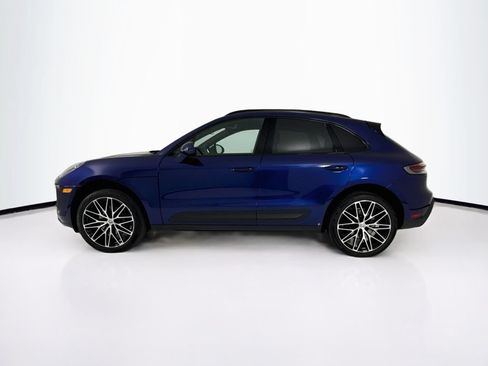Certified 2025 Porsche Macan AWD/4WD image 2