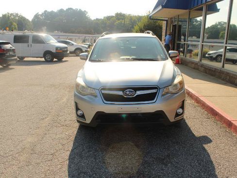 Used 2017 Subaru Crosstrek 2.0i Premium w/ Popular Package #2 AWD/4WD image 2