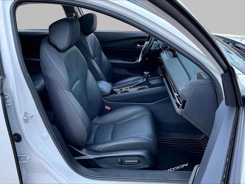 Used 2023 Honda Accord Touring image 9