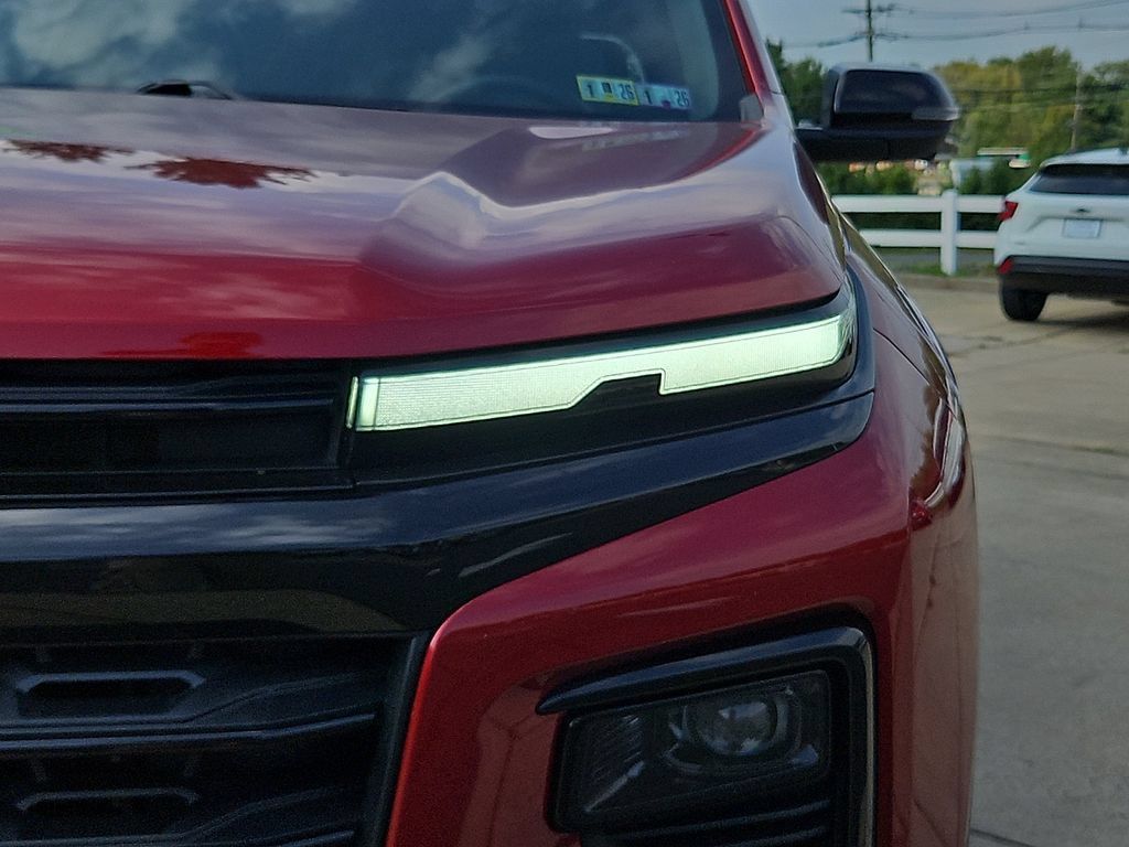 Certified 2025 Chevrolet Traverse LT w/ Midnight/Sport Edition FWD image 9