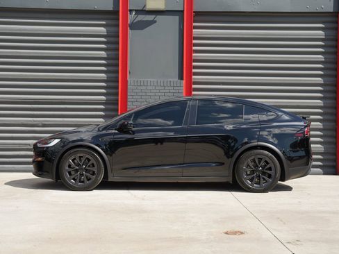 Used 2022 Tesla Model X Plaid image 6