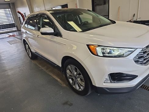 Used 2019 Ford Edge Titanium FWD image 4