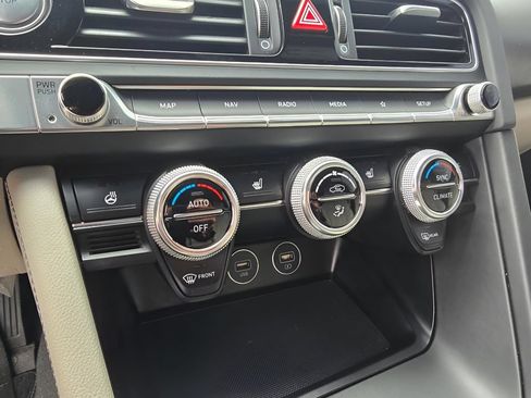 Used 2023 Genesis G70 2.0T AWD/4WD image 18