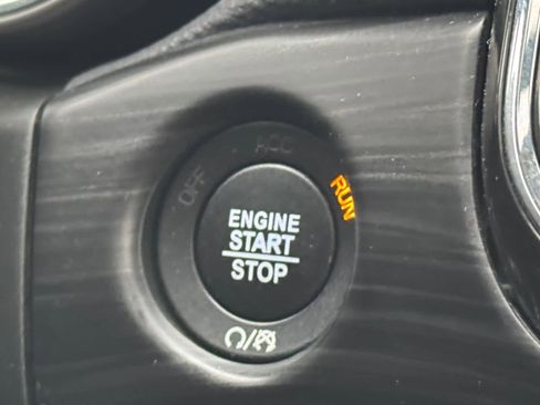 Used 2021 Jeep Grand Cherokee Limited image 7