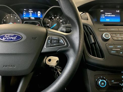 Used 2017 Ford Focus SE image 24