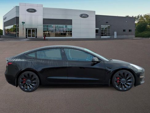 Used 2022 Tesla Model 3 Performance image 9