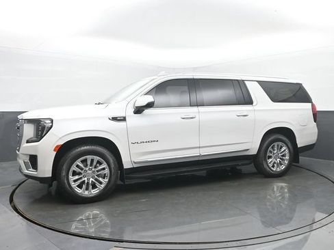 Used 2024 GMC Yukon XL SLT w/ SLT Luxury Package AWD/4WD image 2