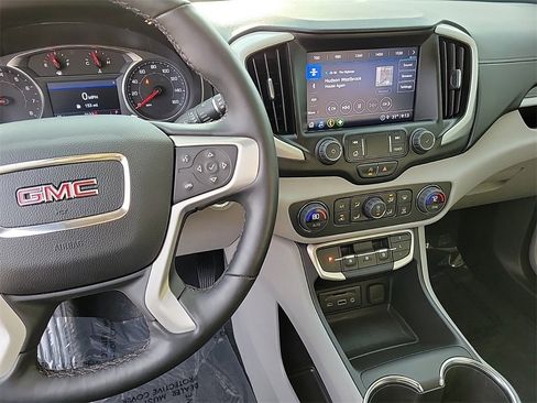 Used 2024 GMC Terrain SLT w/ Tech Package image 25