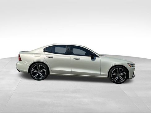 Used 2020 Volvo S60 T5 R-Design image 6