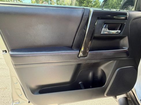 Used 2018 Toyota 4Runner TRD Off-Road AWD/4WD image 19