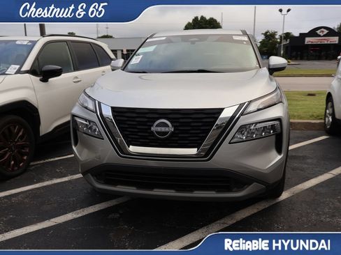 Used 2023 Nissan Rogue SV FWD image 8