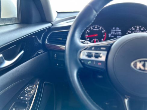 Used 2017 Kia Cadenza Premium FWD image 64