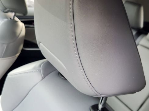 Used 2023 Toyota RAV4 XLE Premium image 14