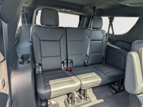 Used 2024 Chevrolet Suburban High Country AWD/4WD image 15