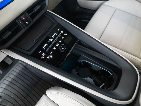 New 2026 Porsche Macan 4 Electric AWD/4WD image 25