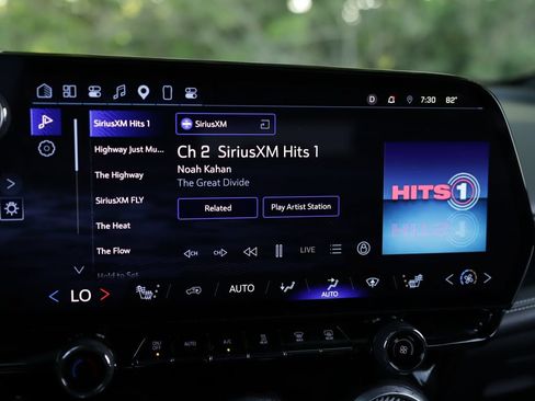 Used 2025 Chevrolet Blazer EV LT AWD/4WD image 14
