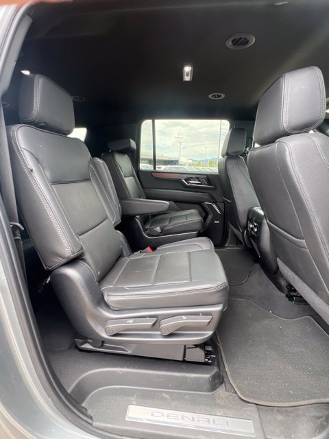 Used 2025 GMC Yukon XL Denali AWD/4WD image 32