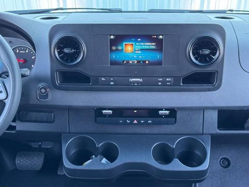 Used 2023 Mercedes-Benz Sprinter 2500 image 24