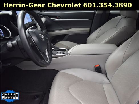 Used 2022 Toyota Camry XLE image 13