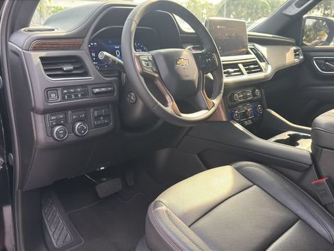 Used 2024 Chevrolet Suburban High Country AWD/4WD image 12