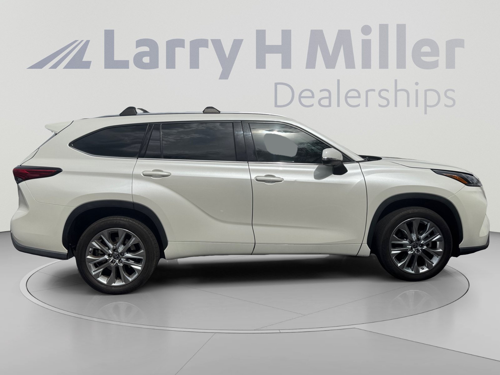 Used 2021 Toyota Highlander Limited FWD image 6