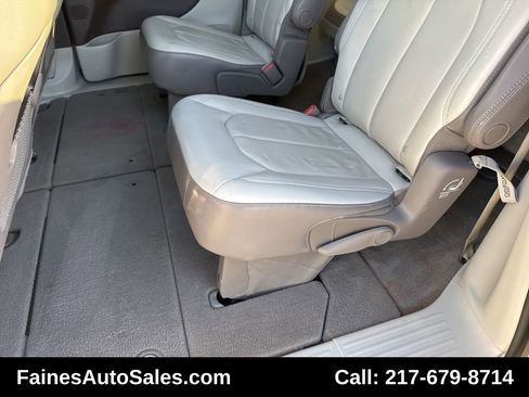 Used 2017 Chrysler Pacifica Touring-L image 19