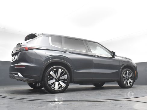 Used 2025 Mitsubishi Outlander AWD image 22