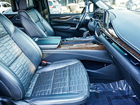Used 2021 Cadillac Escalade ESV Premium Luxury Platinum image 17