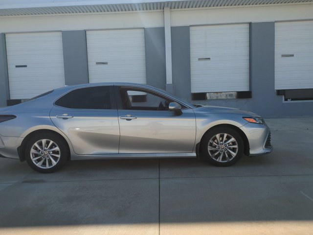 Used 2021 Toyota Camry LE FWD image 4
