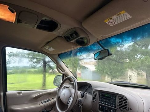 Used 2002 Ford Expedition XLT RWD image 25