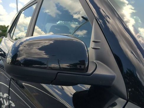 Used 2021 Hyundai Venue SE FWD image 11