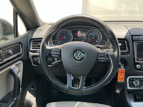 Used 2017 Volkswagen Touareg Wolfsburg Edition AWD/4WD image 18