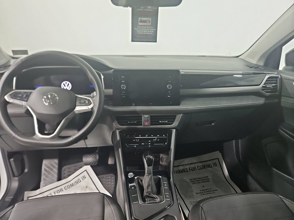 Used 2025 Volkswagen Taos SE FWD image 15