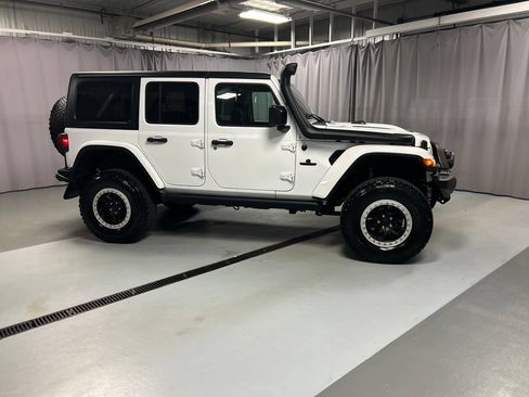 Used 2023 Jeep Wrangler Unlimited Rubicon w/ Cold Weather Group AWD/4WD image 8