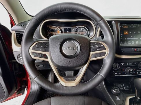 Used 2017 Jeep Cherokee Latitude w/ Comfort/Convenience Group AWD/4WD image 13