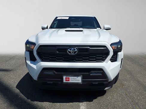 Used 2025 Toyota Tacoma TRD Sport AWD/4WD image 2