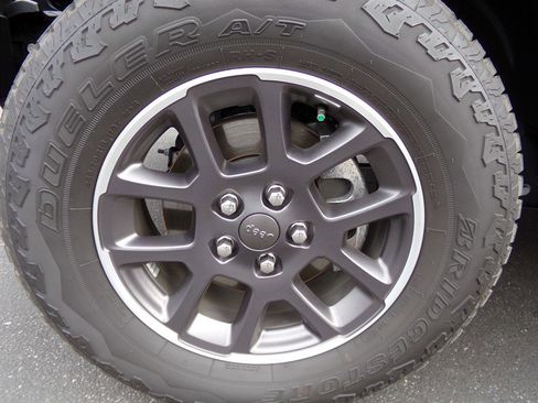 Used 2023 Jeep Gladiator Overland w/ Cold Weather Group image 33