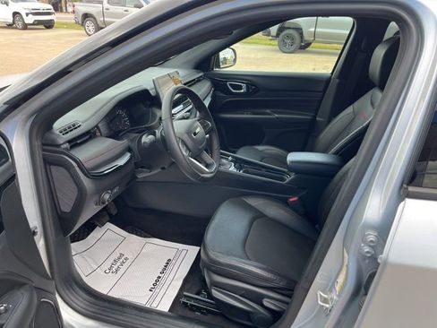 Used 2025 Jeep Compass Trailhawk image 9