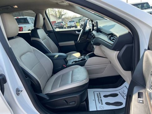 Used 2020 Ford Escape Titanium image 19