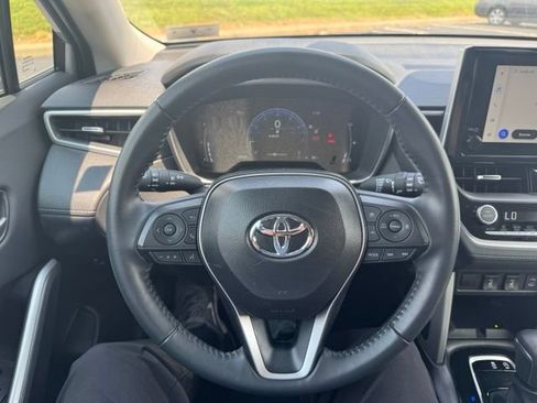 Used 2025 Toyota Corolla Cross XLE AWD/4WD image 20