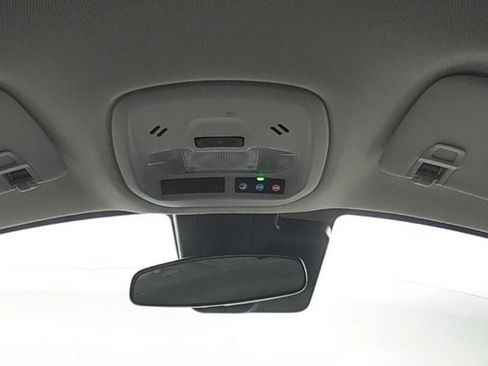 Used 2025 Chevrolet Trax LT FWD image 29