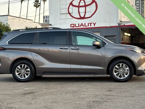 Used 2024 Toyota Sienna XLE image 3
