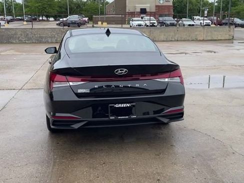 Used 2023 Hyundai Elantra SE FWD image 7