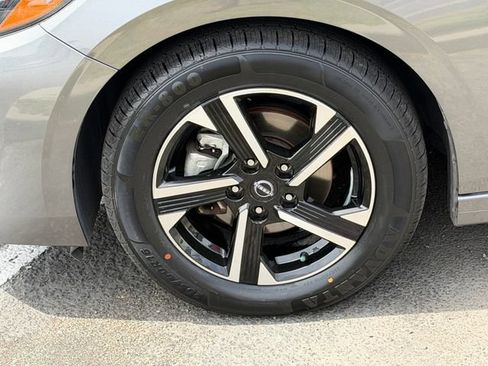 Used 2024 Nissan Sentra SV FWD image 12