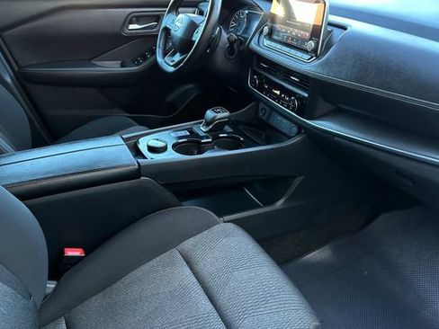 Used 2025 Nissan Rogue SV AWD/4WD image 18