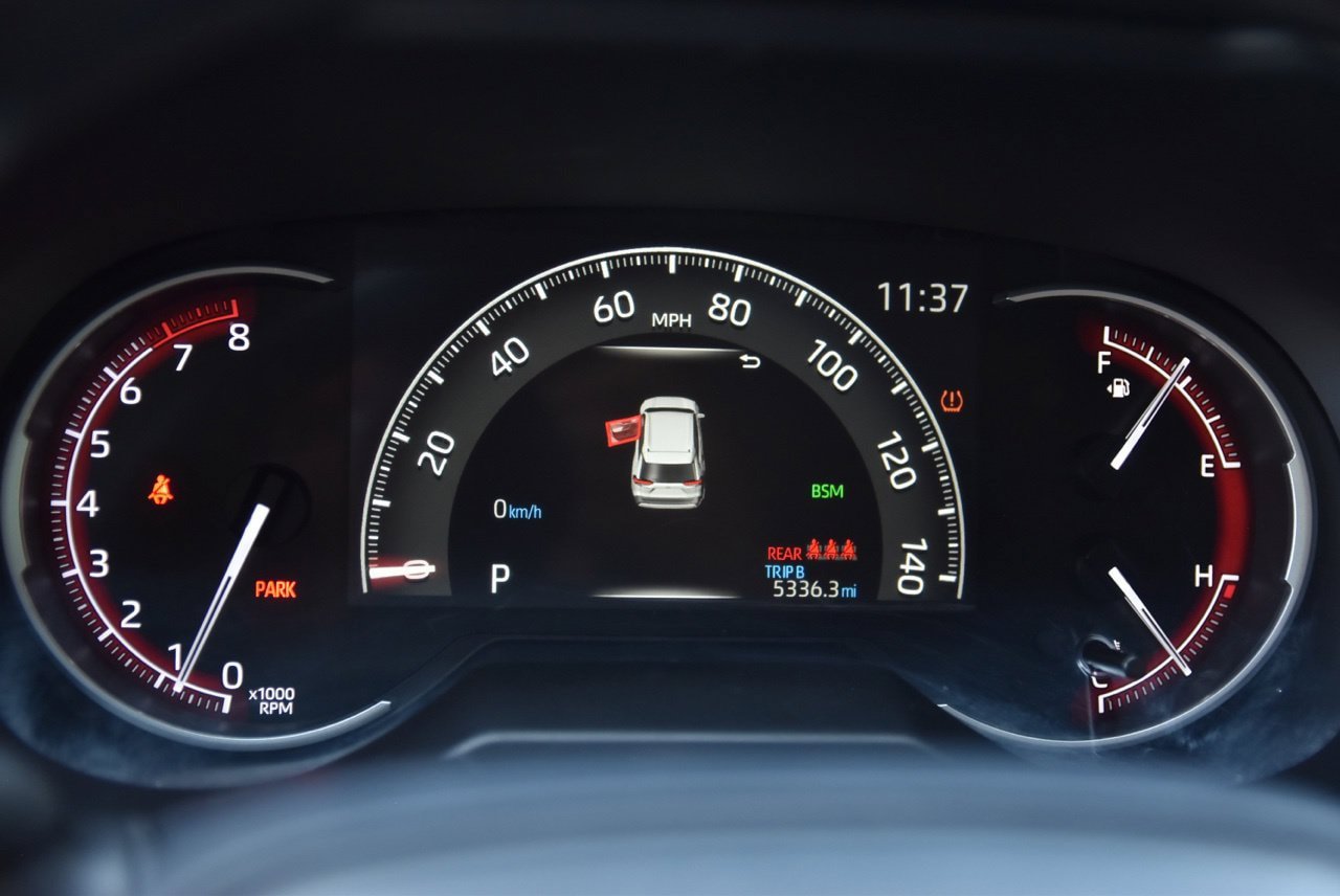 Used 2025 Toyota RAV4 XLE AWD/4WD image 25
