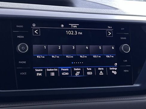 Used 2024 Volkswagen Taos SE image 16