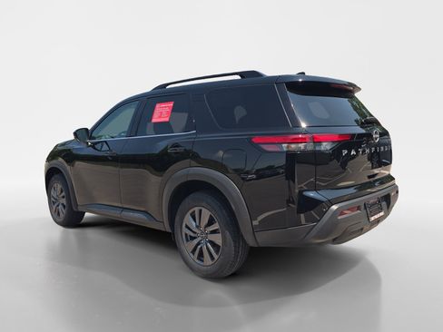 Used 2025 Nissan Pathfinder SV FWD image 3